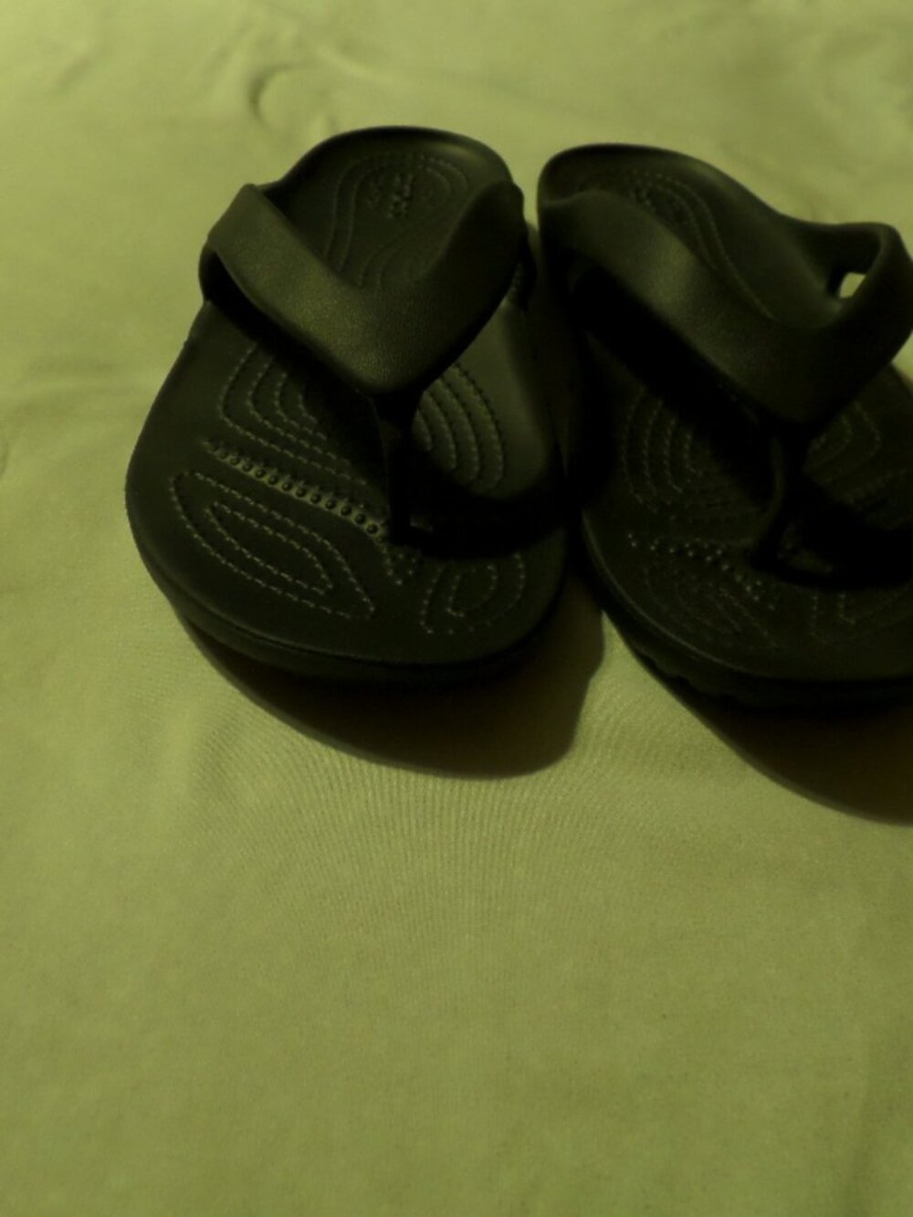 Crocs Women’s Black Kadee II Flip Flop Sleeker Slimmer Straps  - Size 8